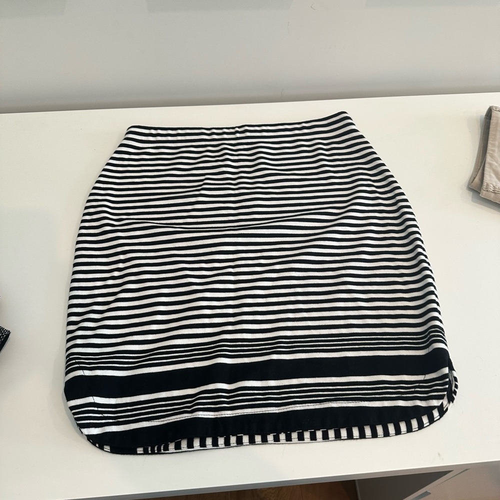 Max Studio Monochrome Striped Pencil Skirt